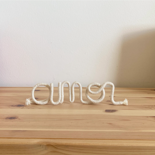"amor" sign