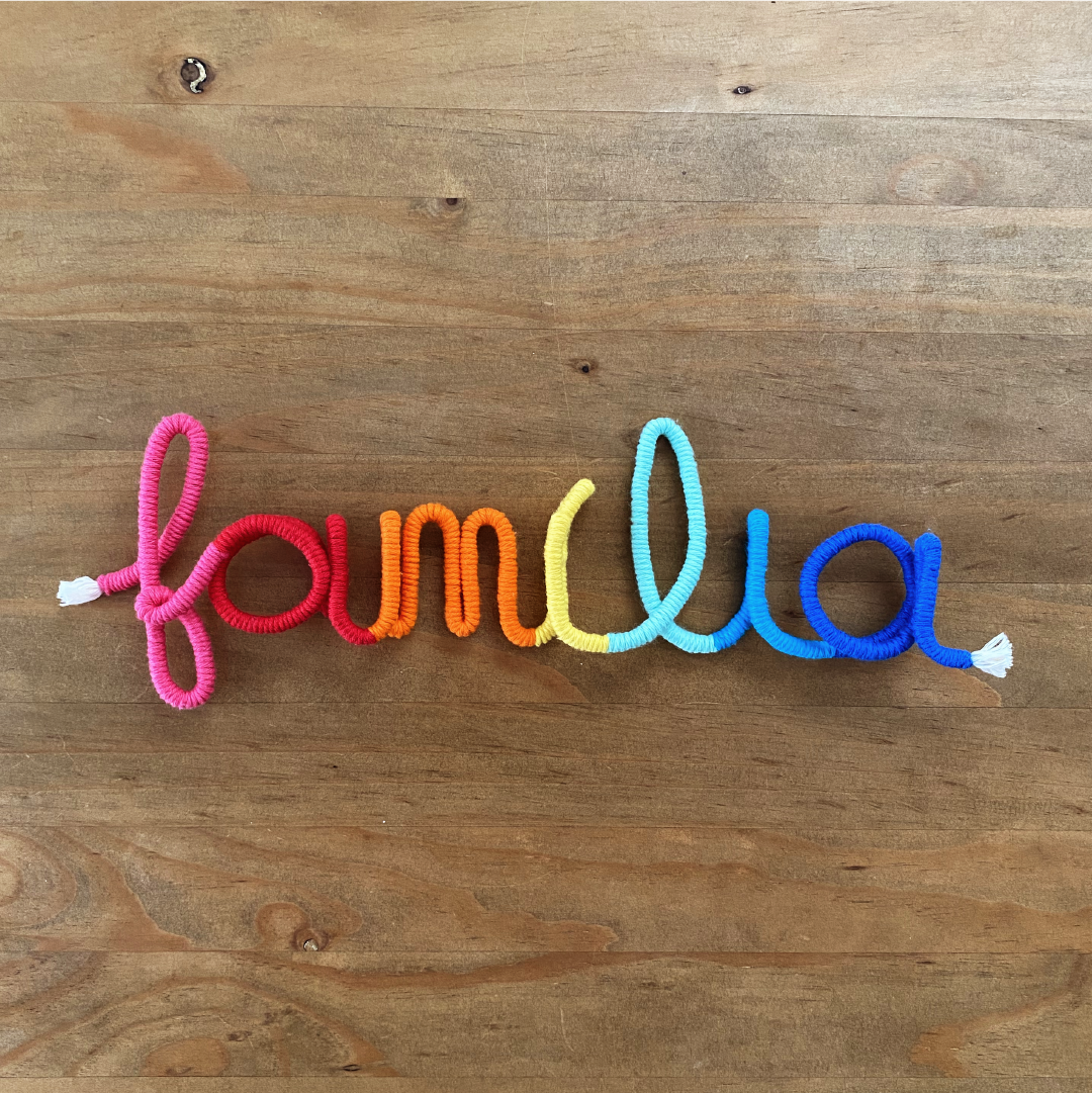 "família" sign